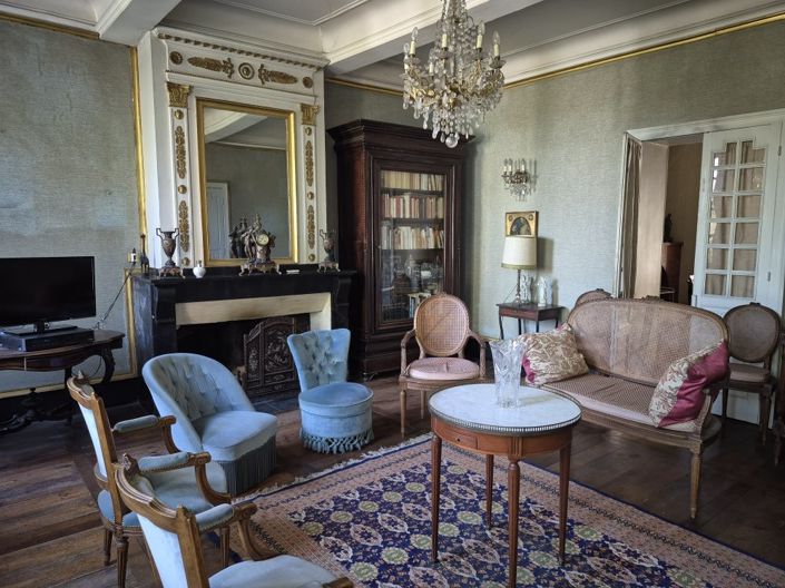 Image No.9-6 Bed House for sale