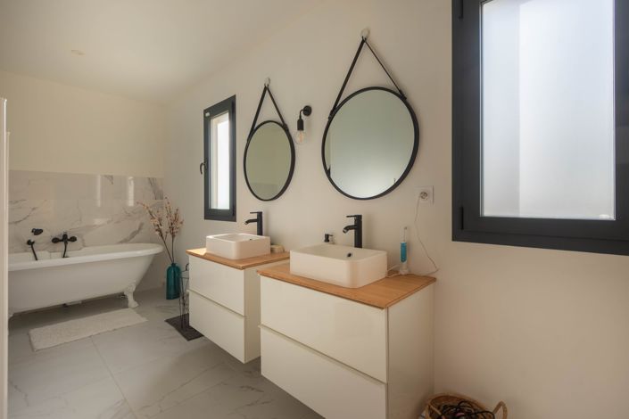 Image No.17-4 Bed House for sale