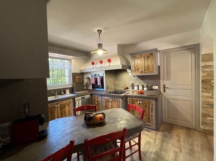 Image No.10-4 Bed House for sale