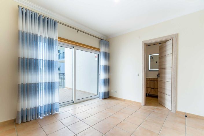 Image No.16-3 Bed Apartment for sale