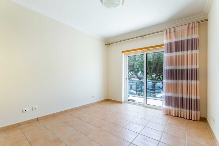 Image No.21-3 Bed Apartment for sale