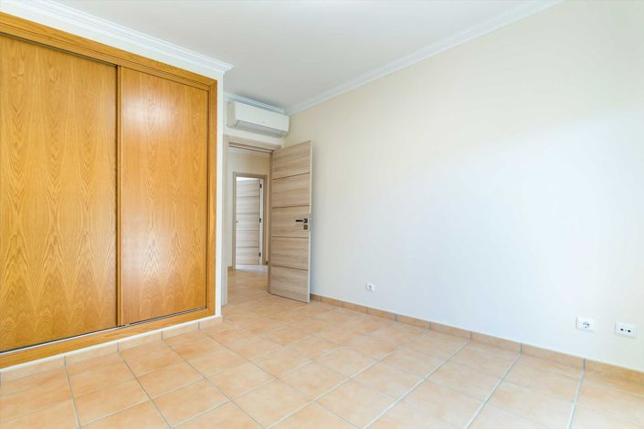 Image No.24-3 Bed Apartment for sale