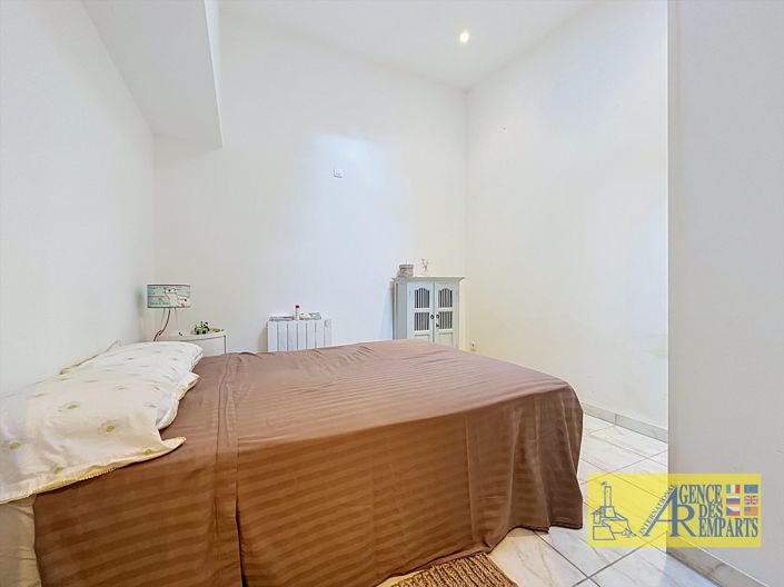 Image No.12-2 Bed Apartment for sale