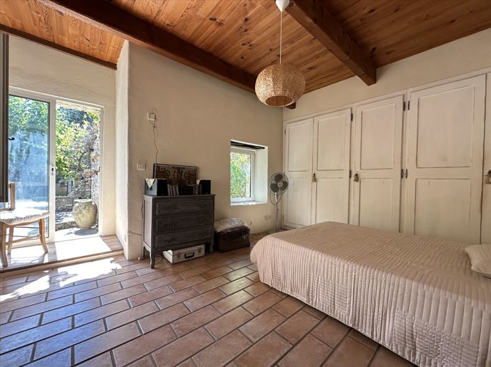 Image No.10-4 Bed House for sale