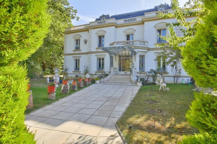 Image No.4-8 Bed House for sale