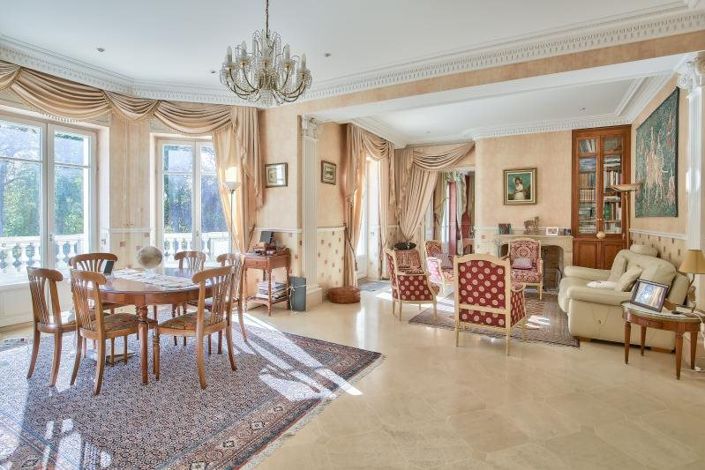 Image No.6-8 Bed House for sale