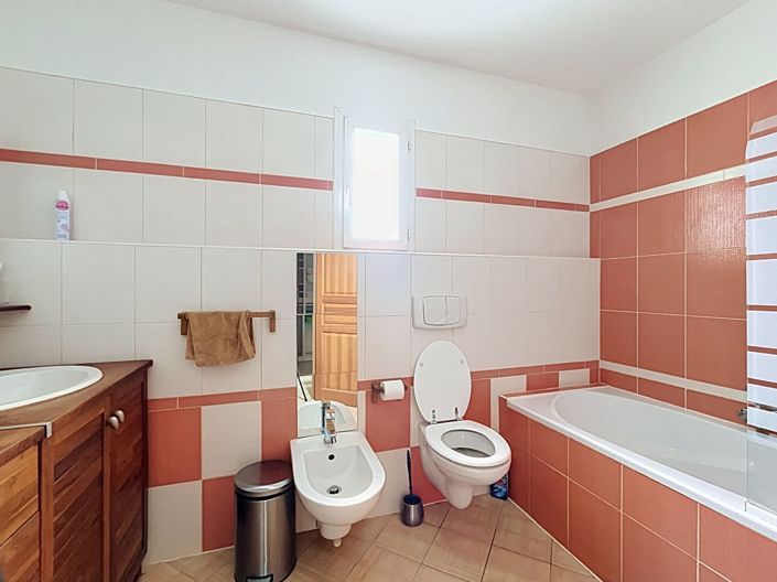 Image No.10-3 Bed Apartment for sale