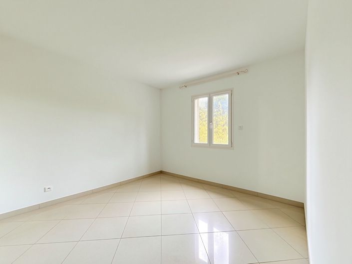 Image No.9-3 Bed Apartment for sale