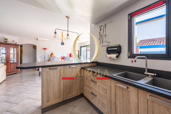 Image No.8-3 Bed House for sale