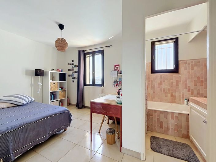 Image No.13-4 Bed House for sale
