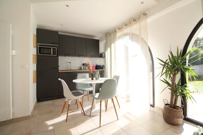 Image No.8-4 Bed House for sale