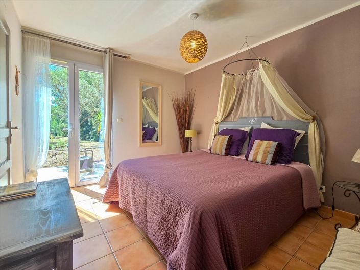 Image No.17-6 Bed House for sale