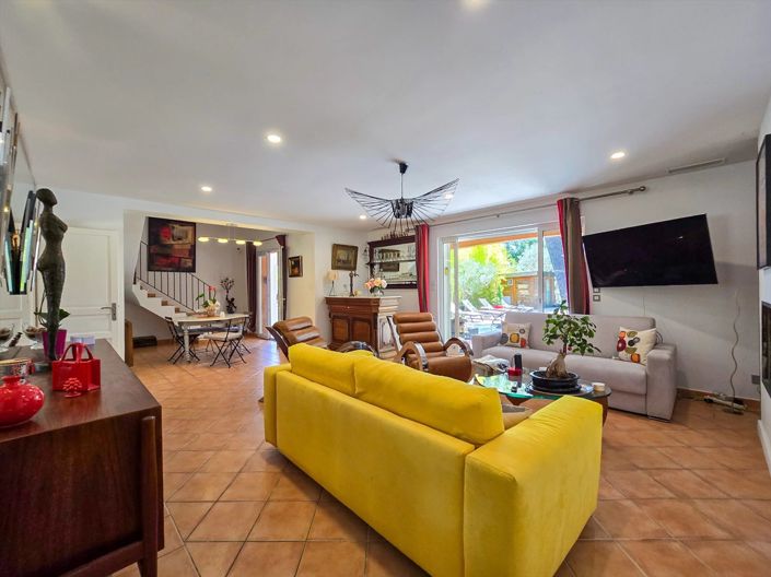 Image No.7-6 Bed House for sale