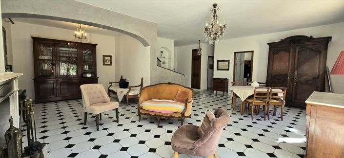 Image No.2-4 Bed House for sale