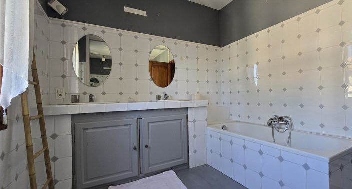 Image No.8-4 Bed House for sale