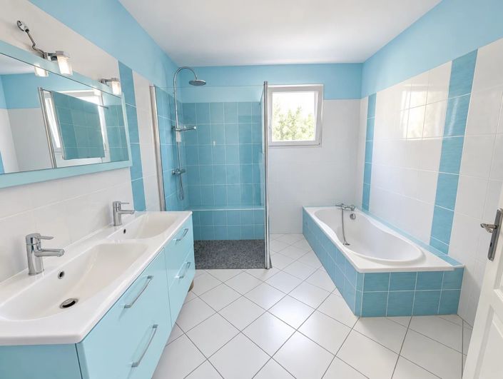 Image No.10-3 Bed House for sale