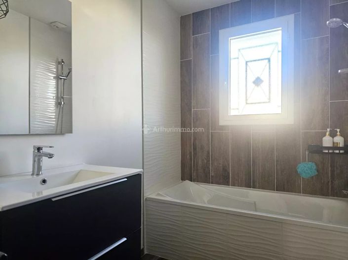 Image No.8-3 Bed House for sale