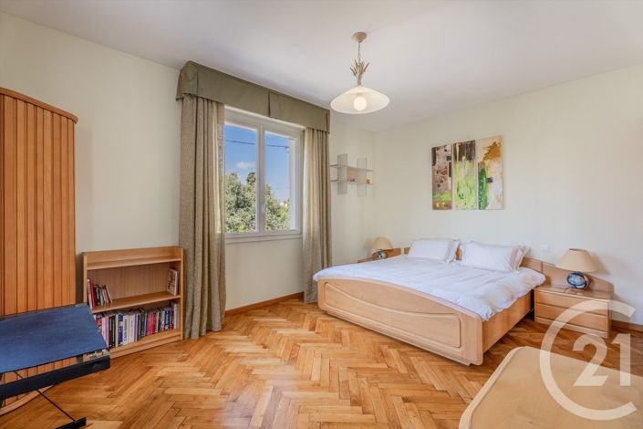Image No.17-4 Bed House for sale