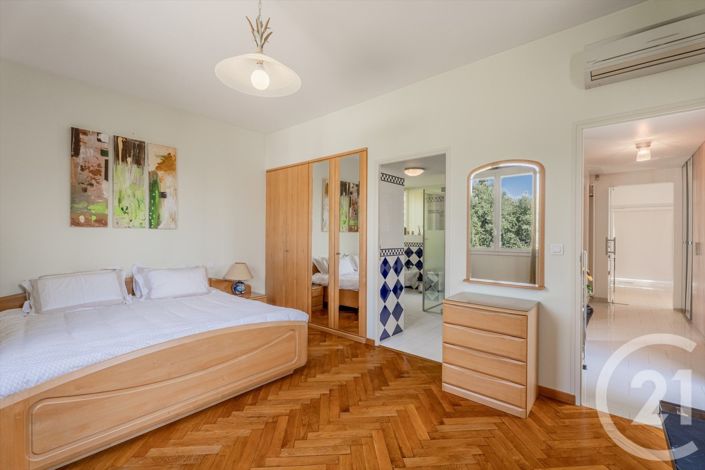 Image No.18-4 Bed House for sale
