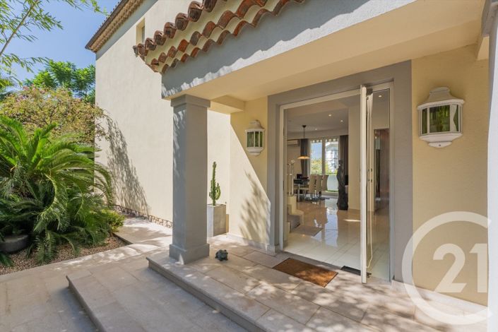 Image No.24-4 Bed House for sale