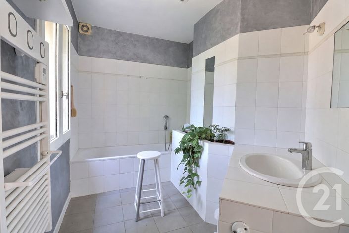 Image No.11-7 Bed House for sale
