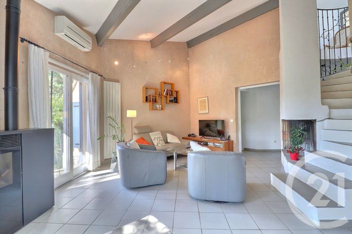 Image No.8-7 Bed House for sale