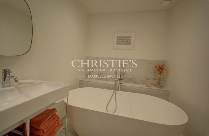 Image No.28-9 Bed House for sale