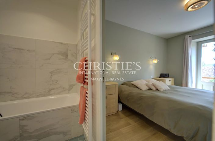 Image No.38-9 Bed House for sale