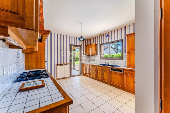 Image No.11-5 Bed House for sale