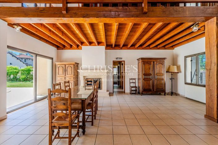 Image No.8-5 Bed House for sale