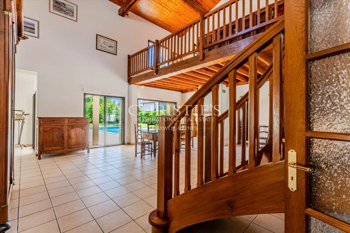 Image No.9-5 Bed House for sale