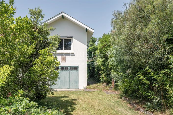 Image No.10-3 Bed House for sale