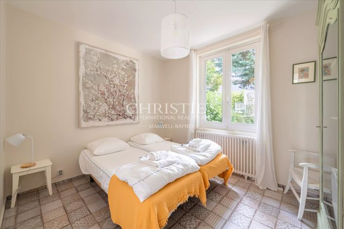 Image No.12-5 Bed House for sale