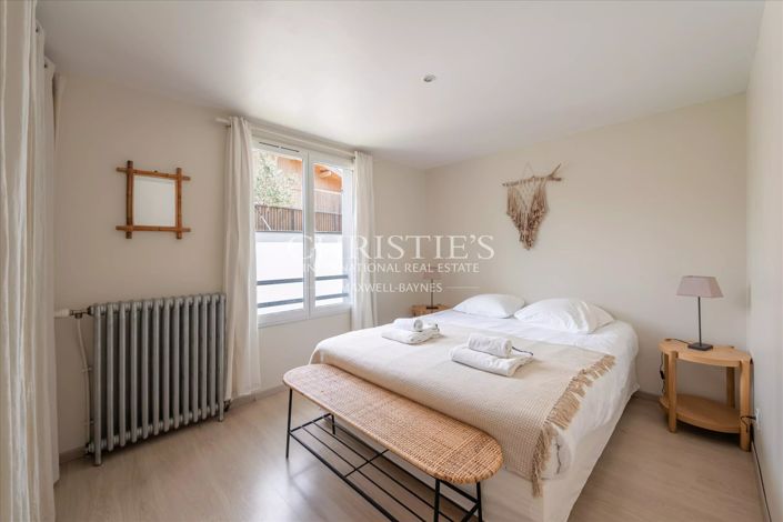 Image No.17-5 Bed House for sale