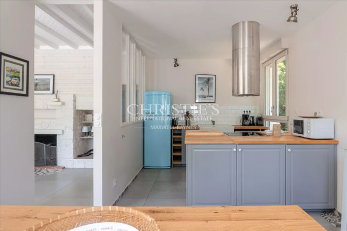 Image No.6-5 Bed House for sale