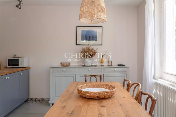 Image No.8-5 Bed House for sale