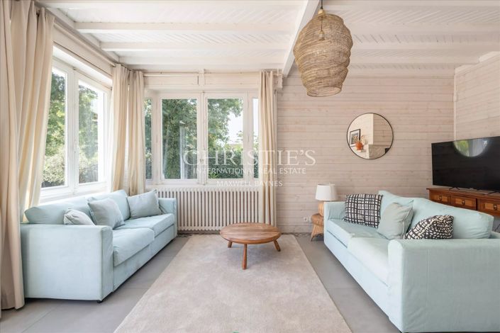 Image No.9-5 Bed House for sale