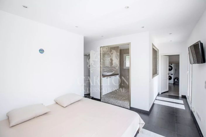 Image No.8-4 Bed House for sale