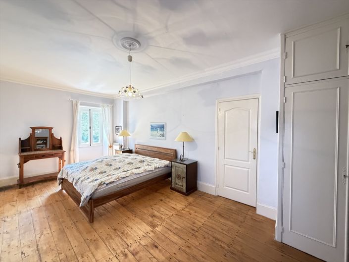 Image No.17-6 Bed House for sale