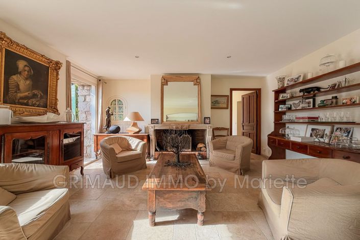 Image No.10-7 Bed House for sale