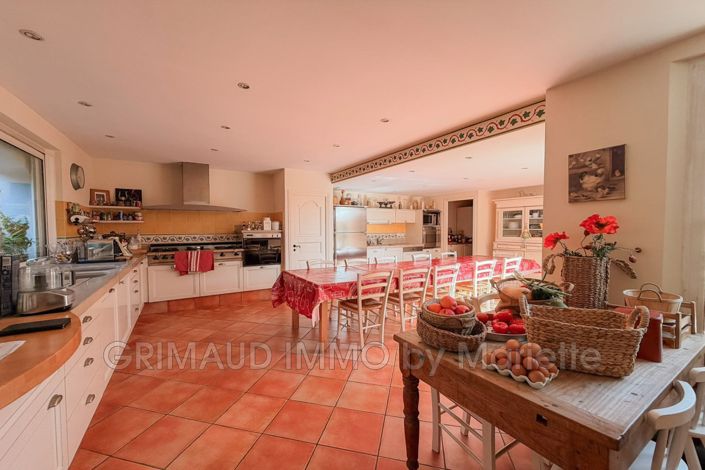 Image No.12-7 Bed House for sale