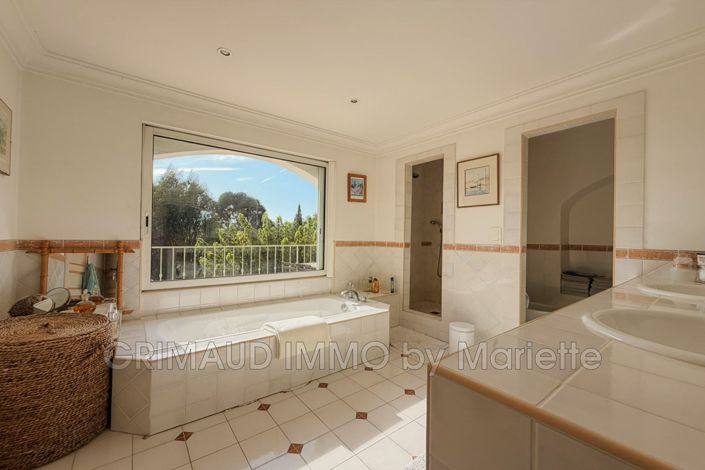 Image No.18-7 Bed House for sale