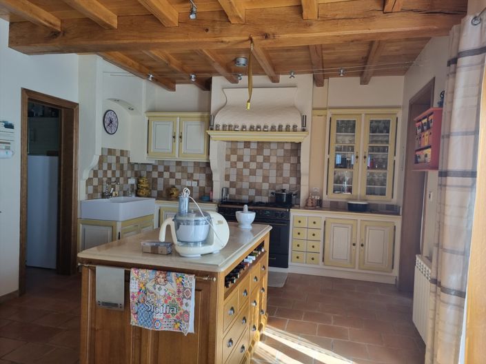Image No.11-3 Bed House for sale
