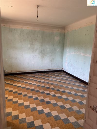 Image No.19-7 Bed House for sale