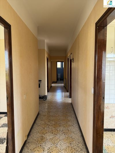 Image No.24-7 Bed House for sale