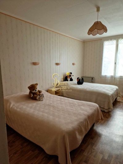 Image No.7-5 Bed House for sale