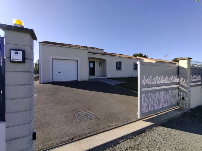 Image No.10-3 Bed House for sale