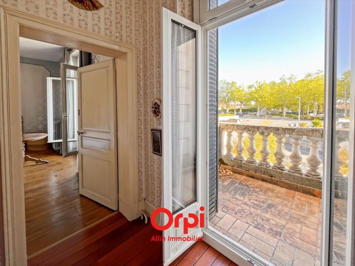 Image No.17-5 Bed House for sale