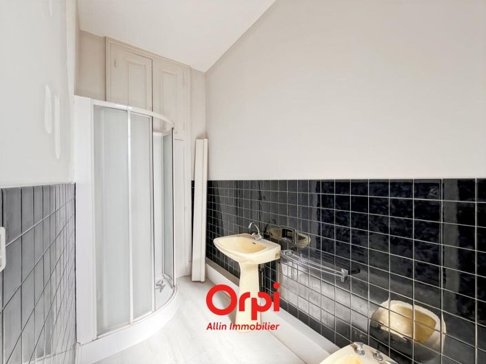Image No.34-5 Bed House for sale