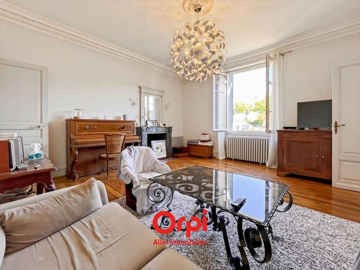 Image No.5-5 Bed House for sale